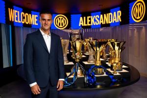 米体：布伦特福德4000万欧报价小斯坦科维奇，国米拒绝