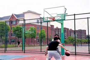 火爆劲球低调看直播
